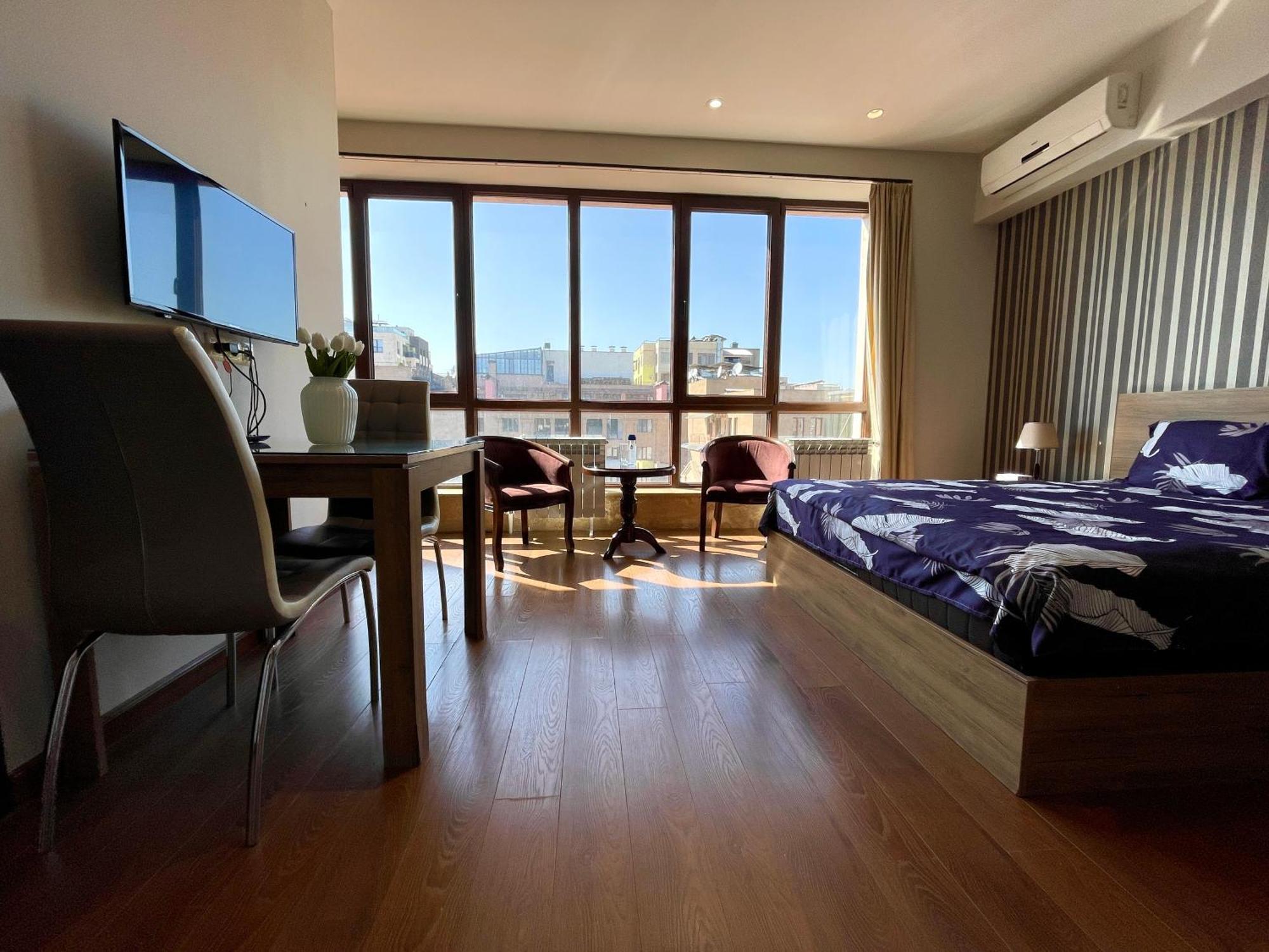 Apartment In Yerevan City Center Republic Square Self Check-In ภายนอก รูปภาพ
